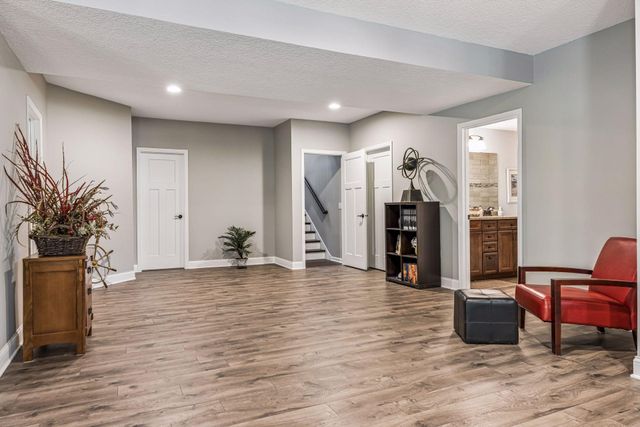 2225 Lake Circle, Victoria, MN 55386