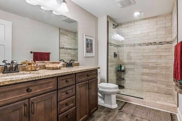 2225 Lake Circle, Victoria, MN 55386