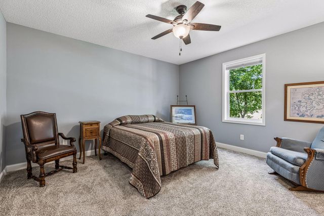 2225 Lake Circle, Victoria, MN 55386