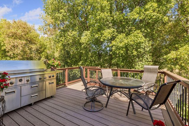 2225 Lake Circle, Victoria, MN 55386