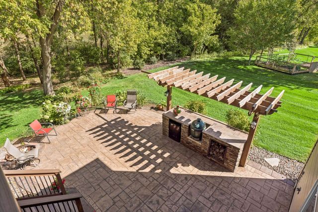 2225 Lake Circle, Victoria, MN 55386