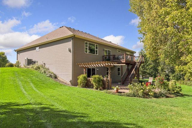 2225 Lake Circle, Victoria, MN 55386