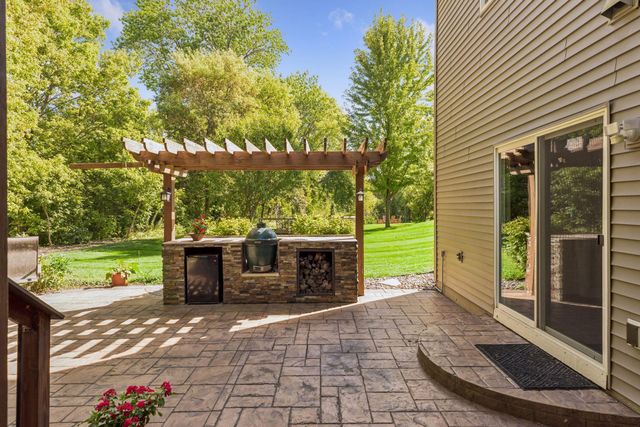 2225 Lake Circle, Victoria, MN 55386