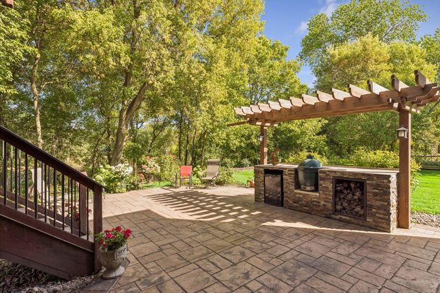 2225 Lake Circle, Victoria, MN 55386