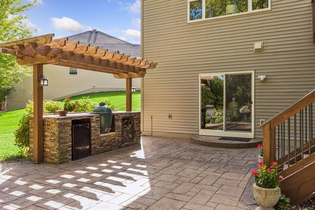 2225 Lake Circle, Victoria, MN 55386