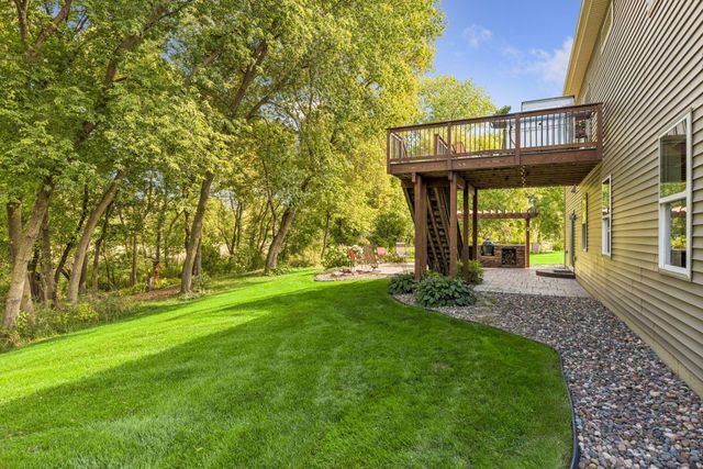 2225 Lake Circle, Victoria, MN 55386