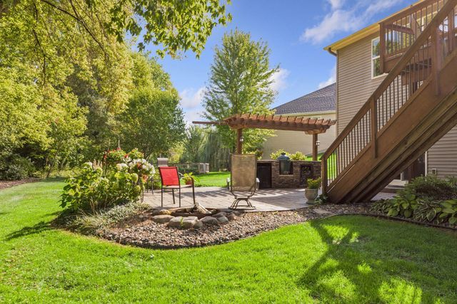 2225 Lake Circle, Victoria, MN 55386