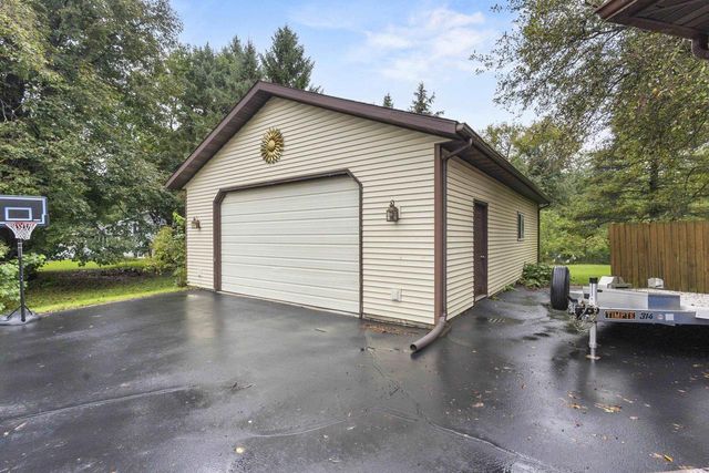 6682 Glenview Road, Deforest, WI 53532