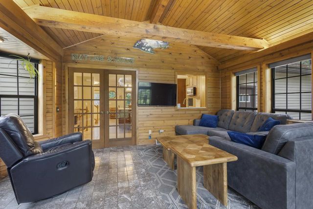 6682 Glenview Road, Deforest, WI 53532