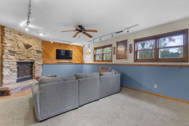 6682 Glenview Road, Deforest, WI 53532