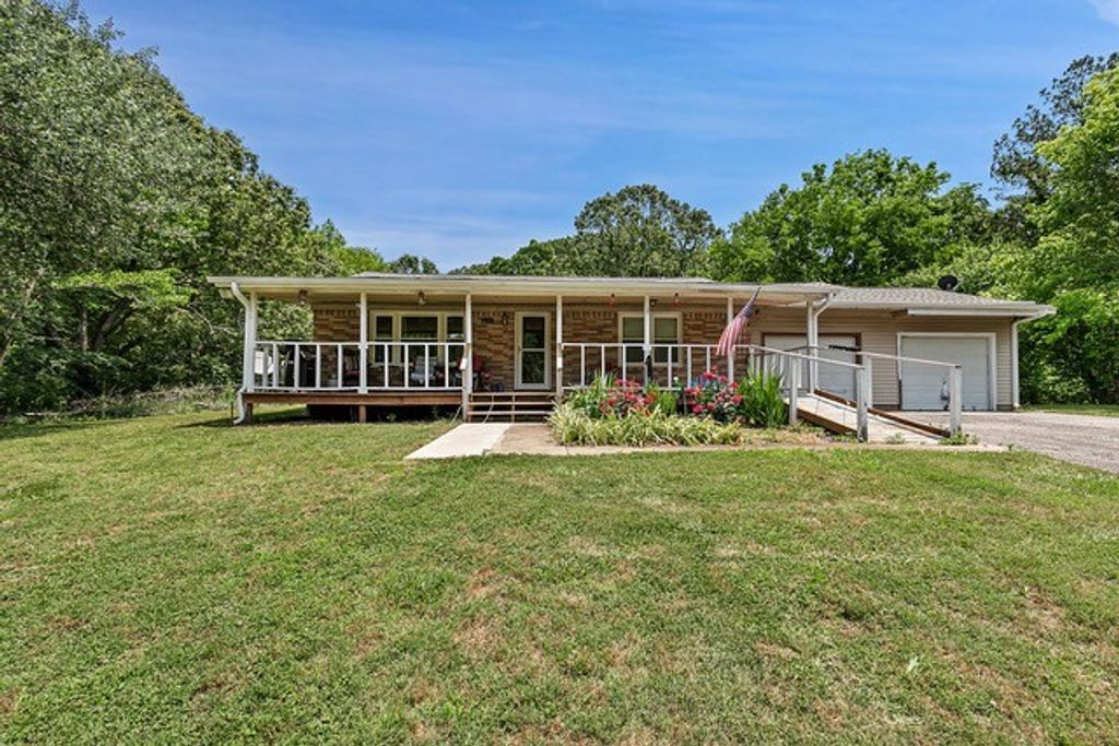 5420 Corinth Rd, Lexington, TN 38351