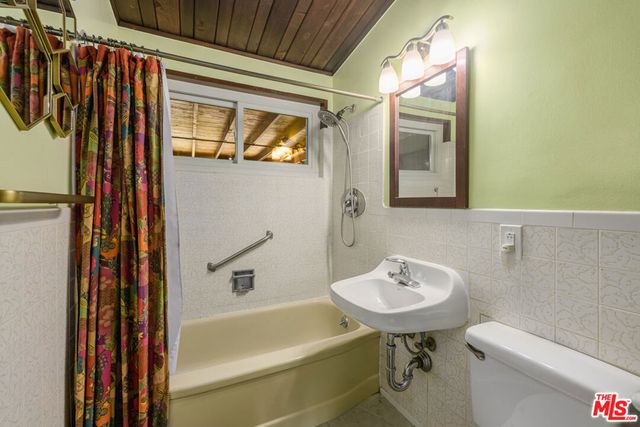 13138 Welby Way, Los Angeles, CA 91606