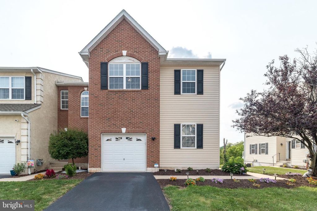 85 GREEN VIEW DR, POTTSTOWN, PA 19464 — exterior