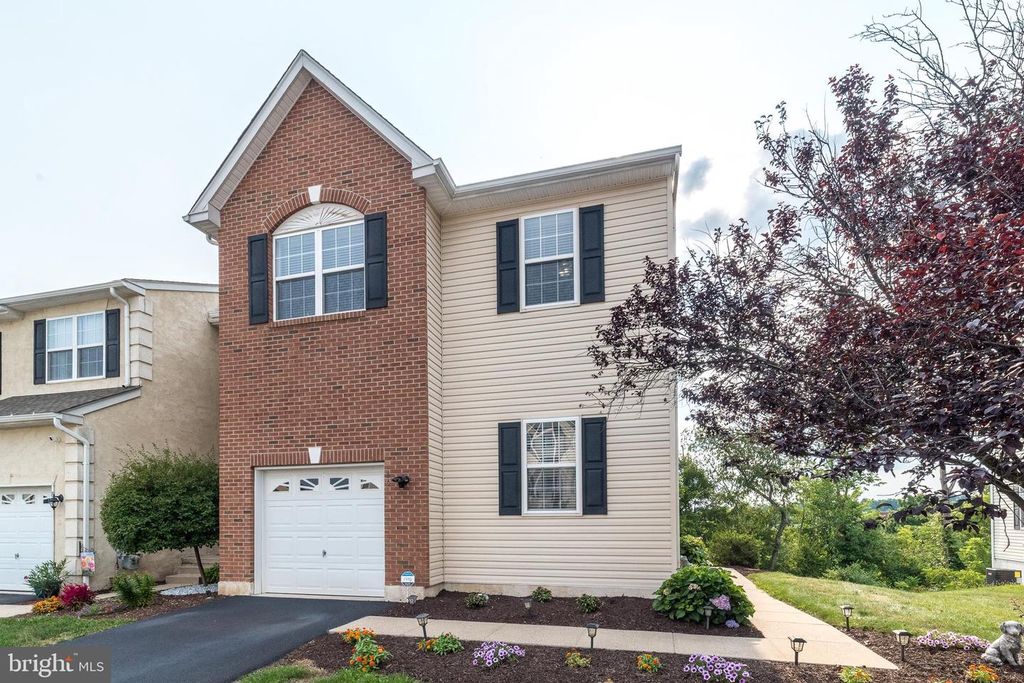 85 GREEN VIEW DR, POTTSTOWN, PA 19464 — photo 2