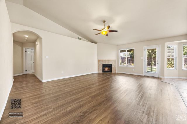 10700 Valverde Drive, Bakersfield, CA 93311