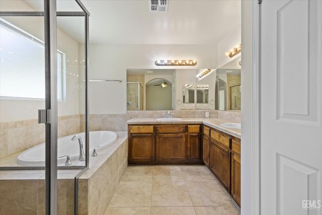 10700 Valverde Drive, Bakersfield, CA 93311