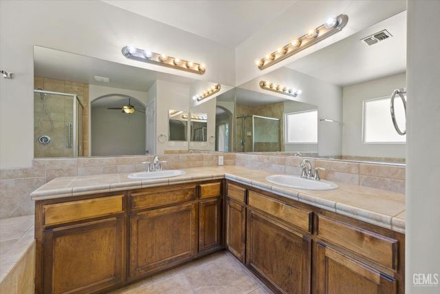 10700 Valverde Drive, Bakersfield, CA 93311