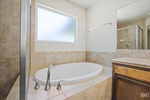 10700 Valverde Drive, Bakersfield, CA 93311