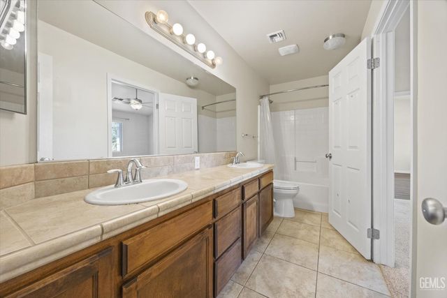10700 Valverde Drive, Bakersfield, CA 93311