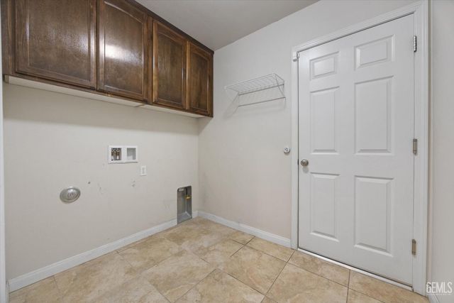 10700 Valverde Drive, Bakersfield, CA 93311