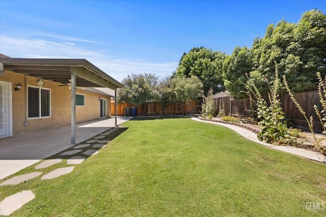 10700 Valverde Drive, Bakersfield, CA 93311