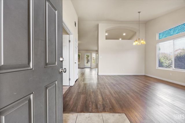 10700 Valverde Drive, Bakersfield, CA 93311