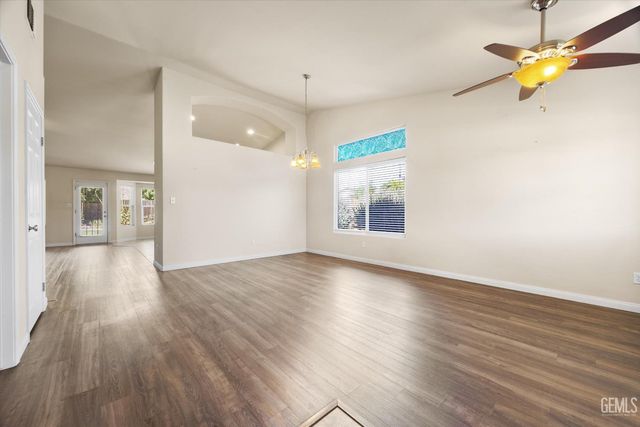 10700 Valverde Drive, Bakersfield, CA 93311