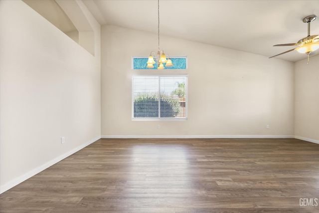 10700 Valverde Drive, Bakersfield, CA 93311