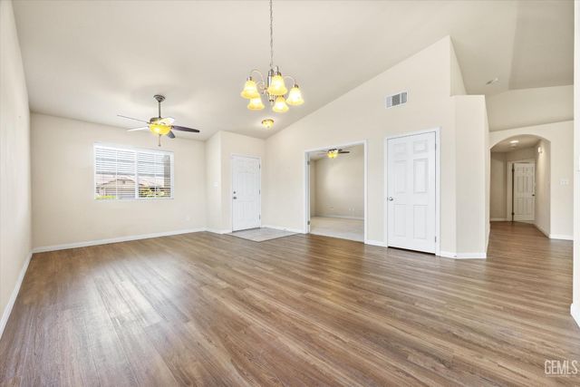 10700 Valverde Drive, Bakersfield, CA 93311