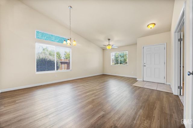 10700 Valverde Drive, Bakersfield, CA 93311