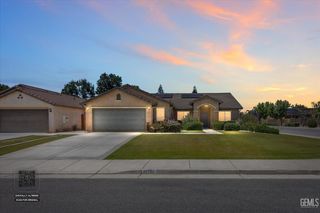 10700 Valverde Drive, Bakersfield, CA 93311