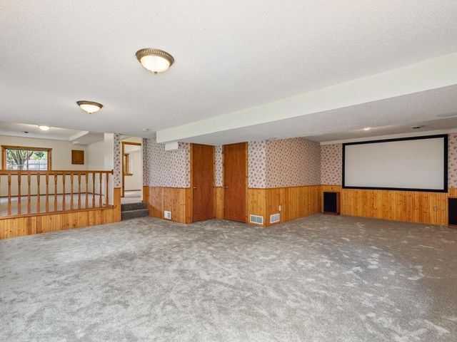 440 83rd Avenue NW, Coon Rapids, MN 55433