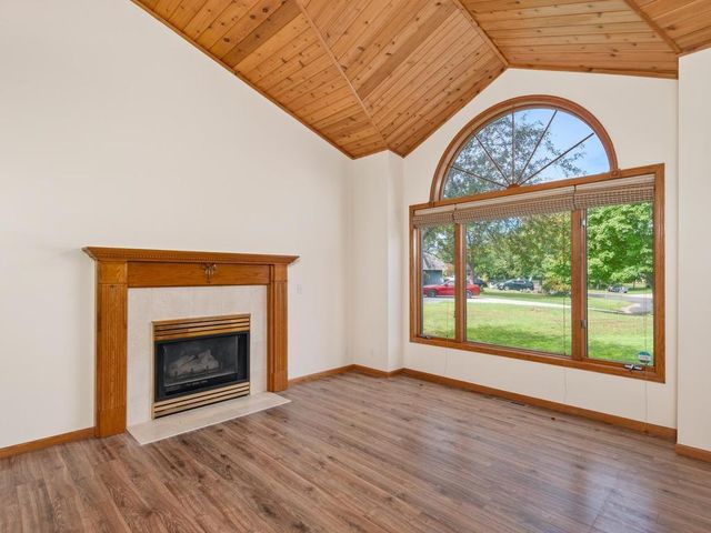 440 83rd Avenue NW, Coon Rapids, MN 55433