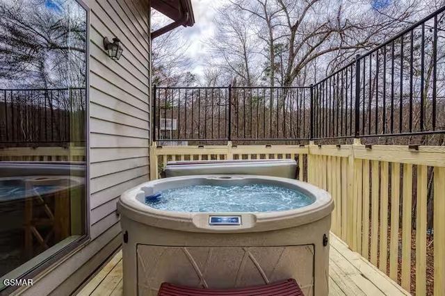 1434 N Arbon Lane, Gatlinburg, TN 37738