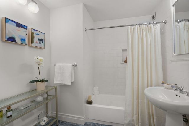 160 Commonwealth Avenue 218, Boston, MA 02116
