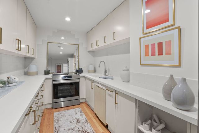 160 Commonwealth Avenue 218, Boston, MA 02116