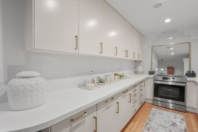 160 Commonwealth Avenue 218, Boston, MA 02116
