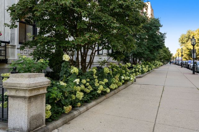 160 Commonwealth Avenue 218, Boston, MA 02116