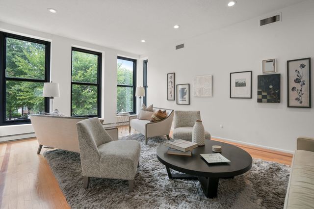 160 Commonwealth Avenue 218, Boston, MA 02116