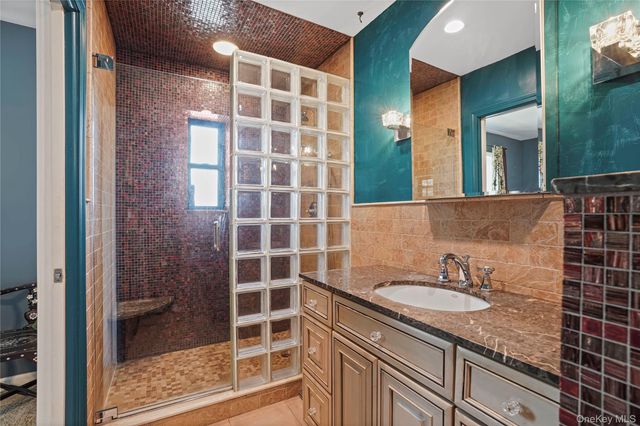 1209 California Road 2R, Eastchester, NY 10709