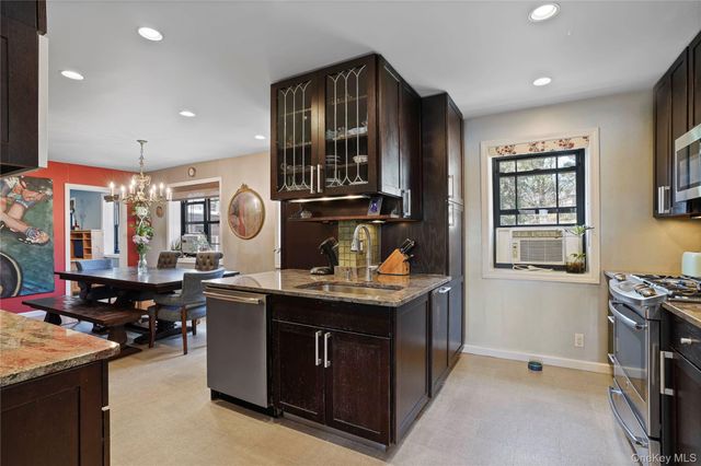 1209 California Road 2R, Eastchester, NY 10709