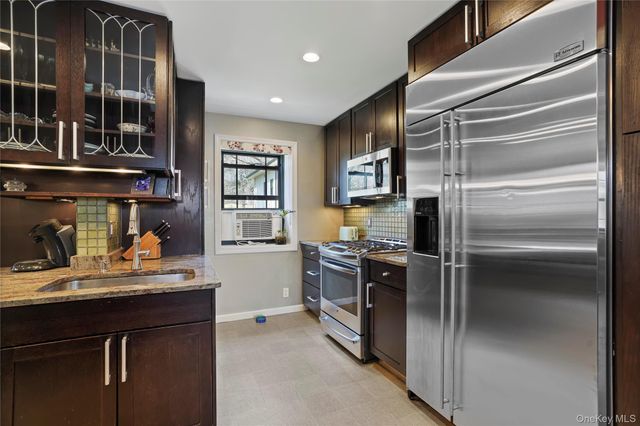 1209 California Road 2R, Eastchester, NY 10709