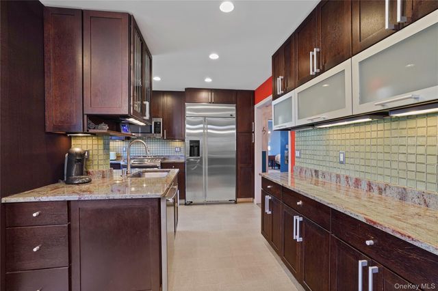 1209 California Road 2R, Eastchester, NY 10709