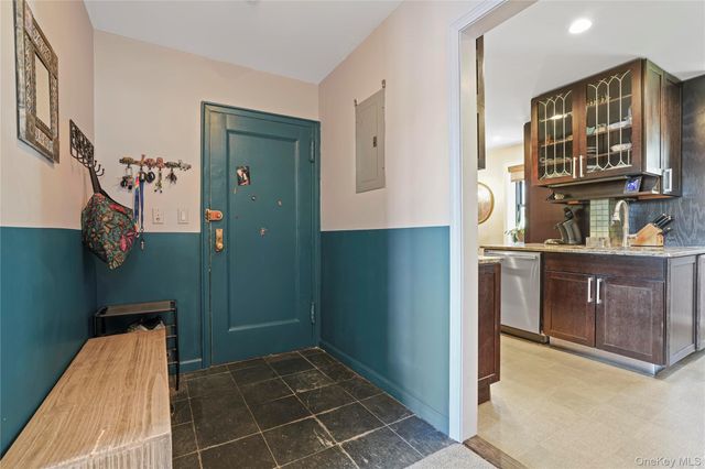 1209 California Road 2R, Eastchester, NY 10709