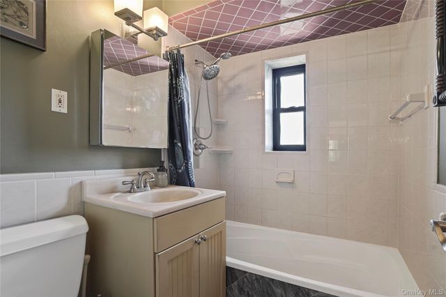 1209 California Road 2R, Eastchester, NY 10709