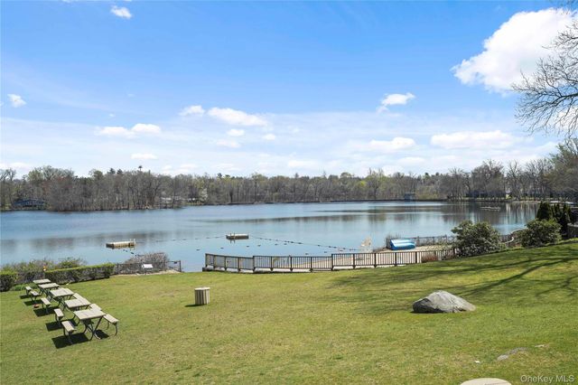 1209 California Road 2R, Eastchester, NY 10709