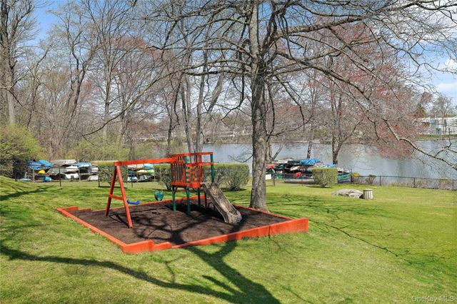 1209 California Road 2R, Eastchester, NY 10709