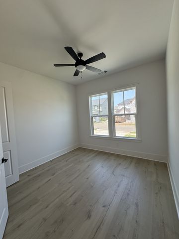 5060 Fairhaven Cir, N, Thompsons Station, TN 37179