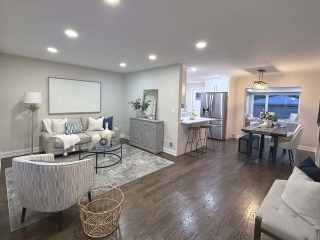 241 N Hamlin Avenue, Park Ridge, IL 60068