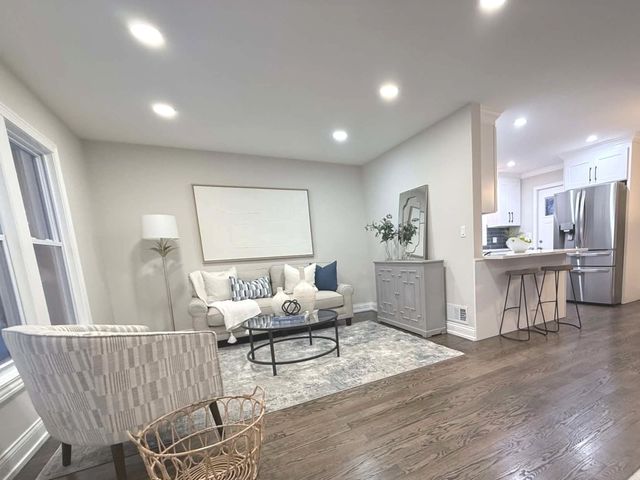 241 N Hamlin Avenue, Park Ridge, IL 60068